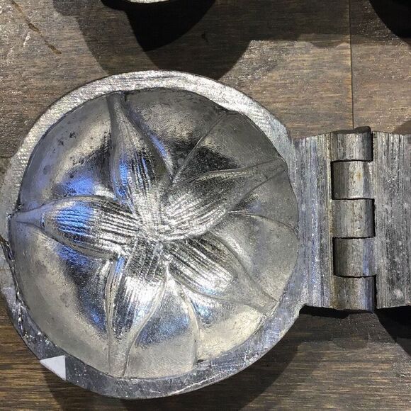 Pair of vintage molds for candy soap, or ice cream - Picture 2 of 7